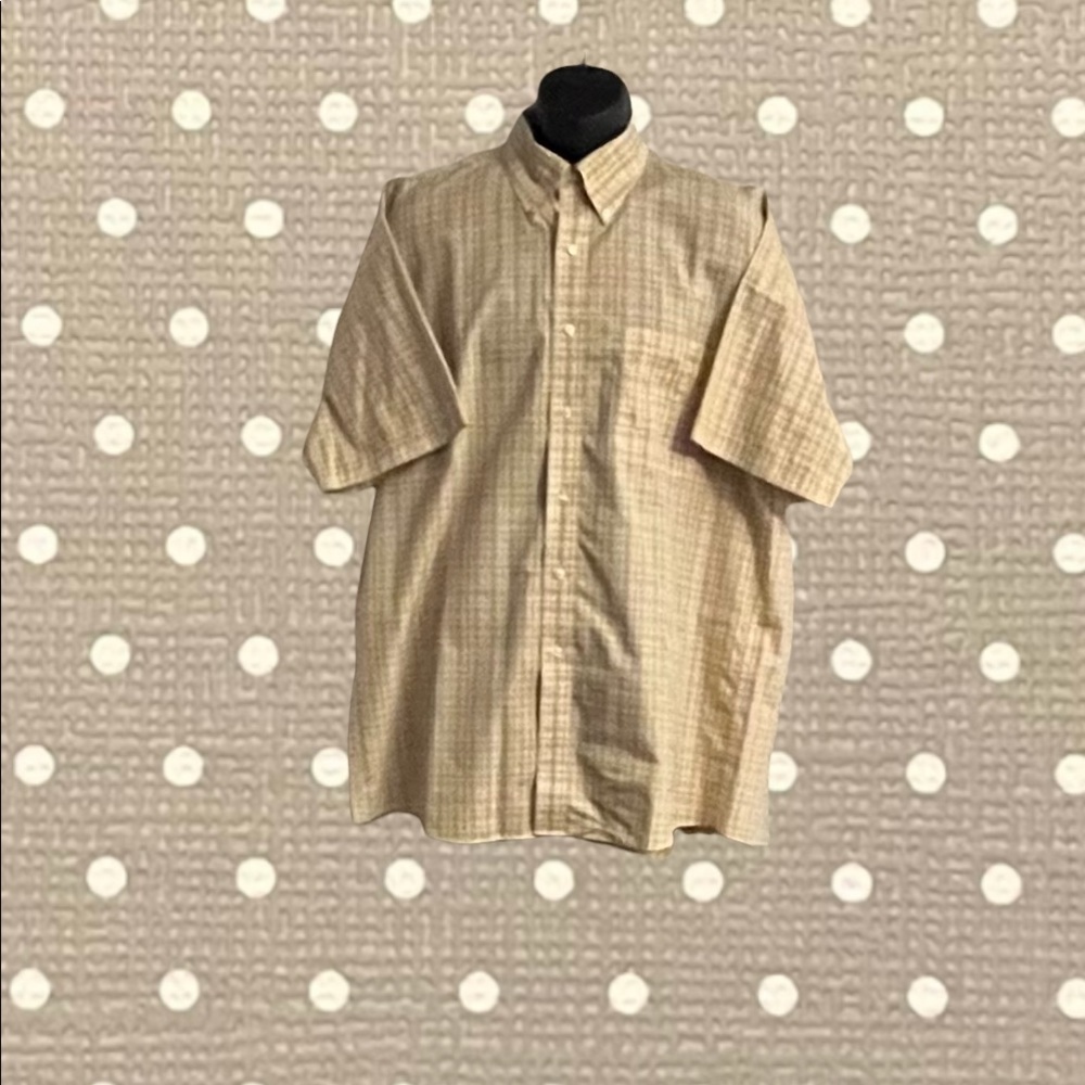 Jos. A. Bank plaid short sleeve button down shirt. Size L stays cool